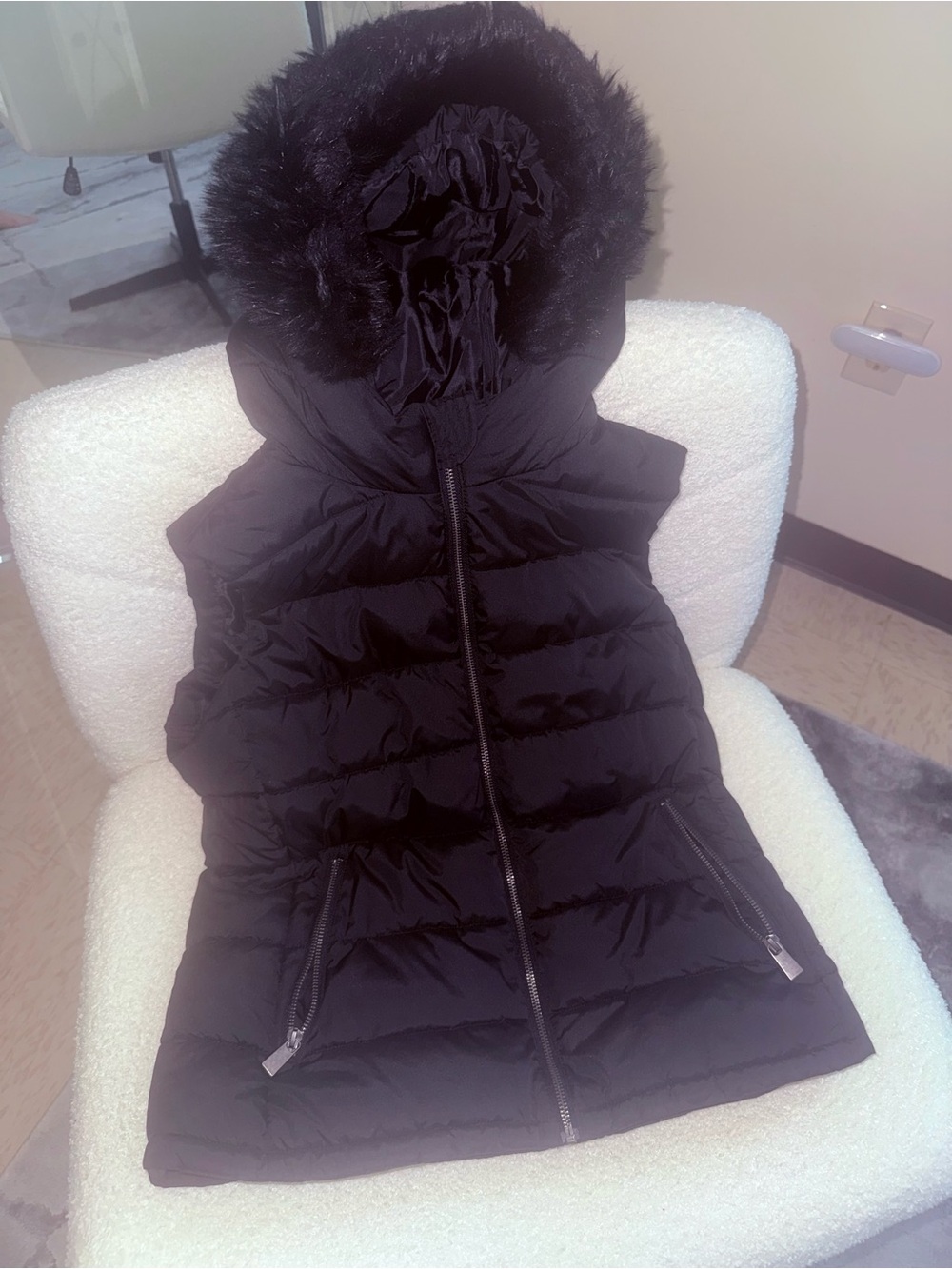Gap hooded furry vest puffer jacket medium black full zip